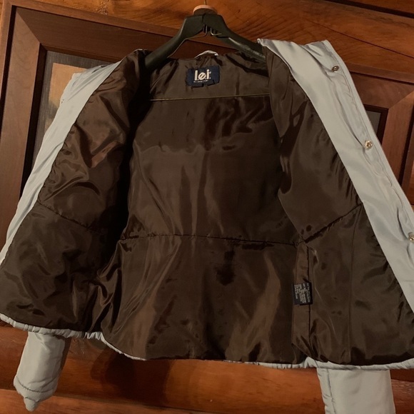 l.e.I Crop fit Puffer Jacket w/hood - Picture 4 of 8